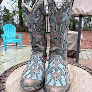 Chic Floral Cutout Heeled Boots - Blue and Gray